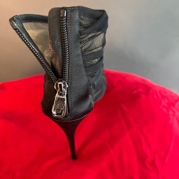 ⭐️🎉HOST PICK 🎉⭐️ Dolce & Gabbana Sheer Net Shoe - Picture 5 of 12